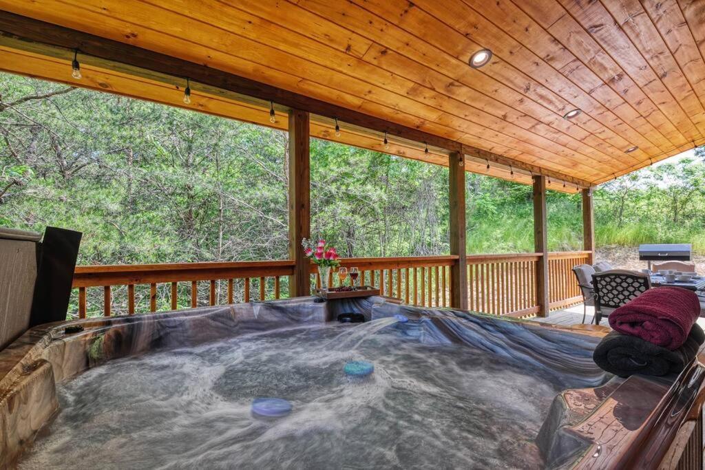Adventure Retreat/Cabin/Pool+Hot Tub/Game Room+Theater Sevierville Zewnętrze zdjęcie