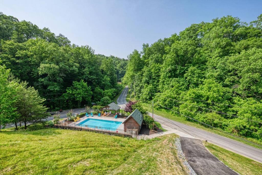 Adventure Retreat/Cabin/Pool+Hot Tub/Game Room+Theater Sevierville Zewnętrze zdjęcie