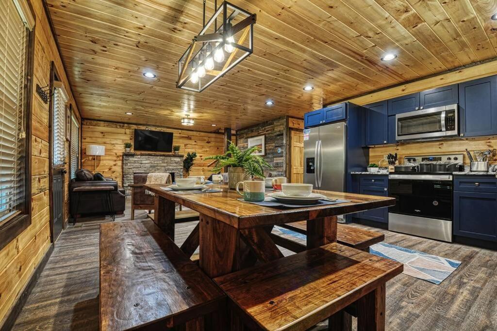 Adventure Retreat/Cabin/Pool+Hot Tub/Game Room+Theater Sevierville Zewnętrze zdjęcie