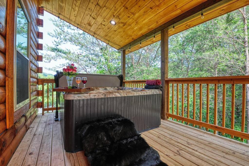 Adventure Retreat/Cabin/Pool+Hot Tub/Game Room+Theater Sevierville Zewnętrze zdjęcie