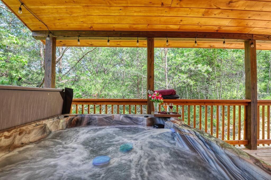 Adventure Retreat/Cabin/Pool+Hot Tub/Game Room+Theater Sevierville Zewnętrze zdjęcie